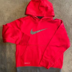 Boys’ Nike Therma fit sweatshirt.